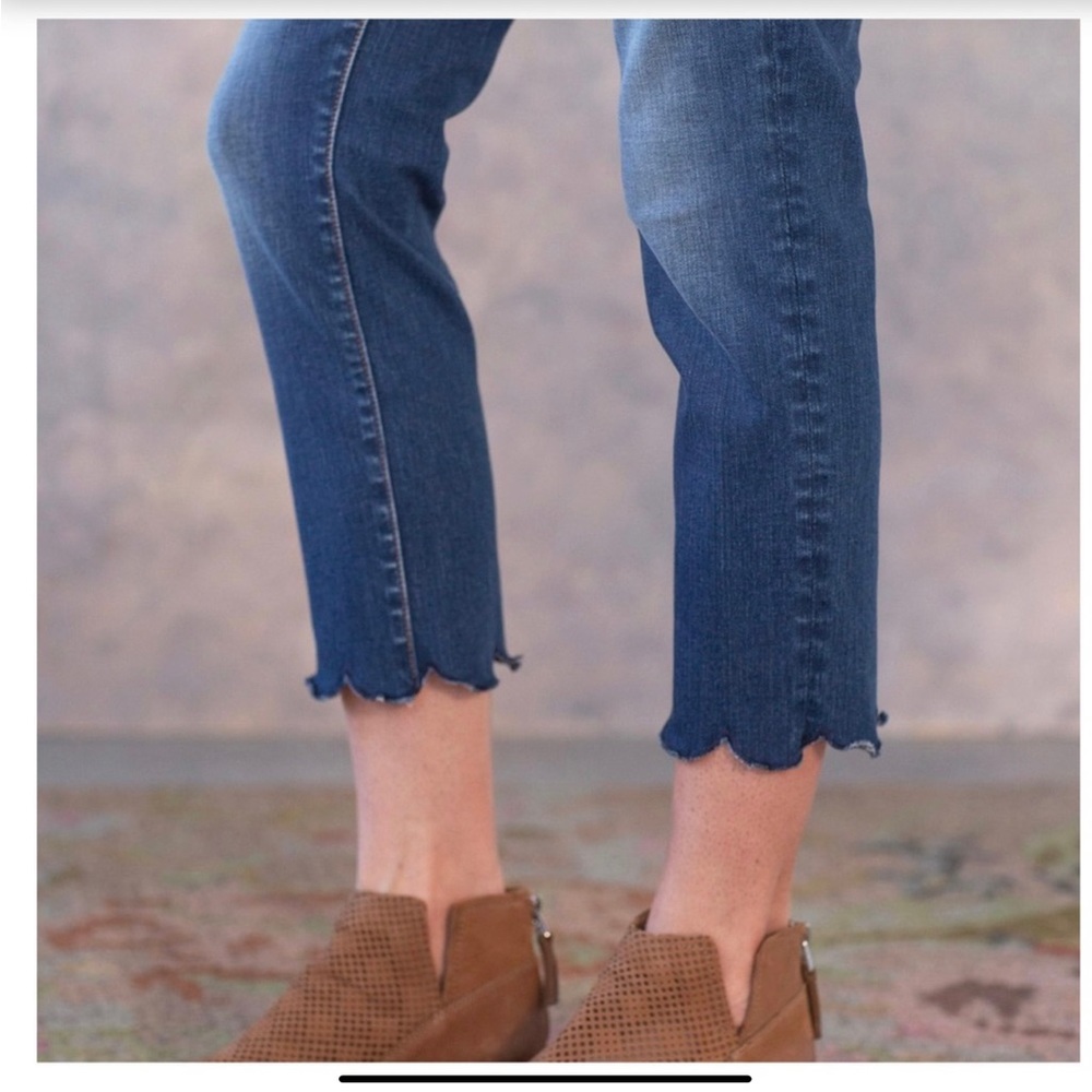 SUNDANCE Driftwood Candace Scalloped Cropped Jeans Sz 28/Size 6.